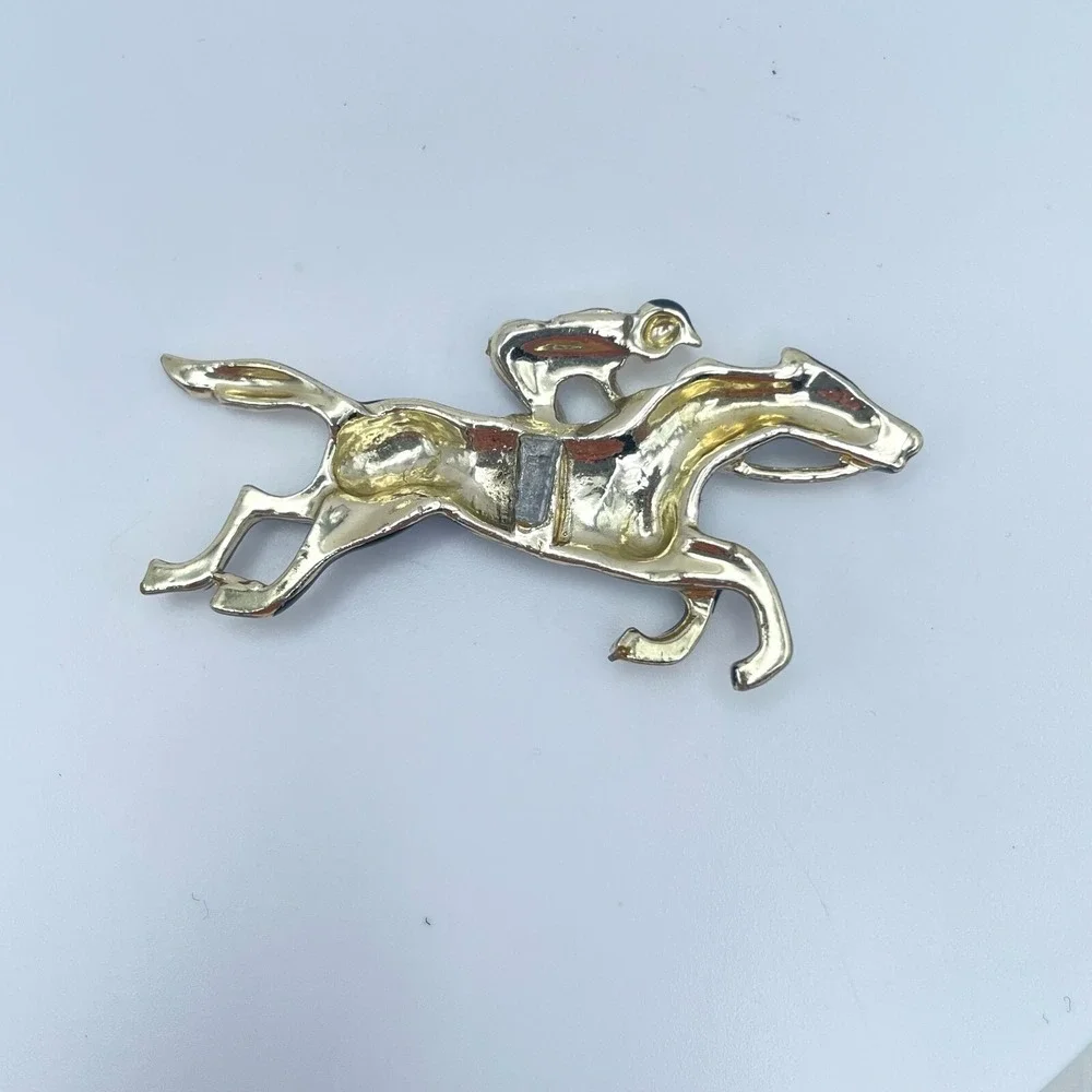 Vintage Y2K Gold Tone Black Enamel Horse and Jockey Badge Classic Jewelry